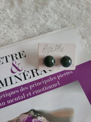 Boucles d'oreilles boules agathe.