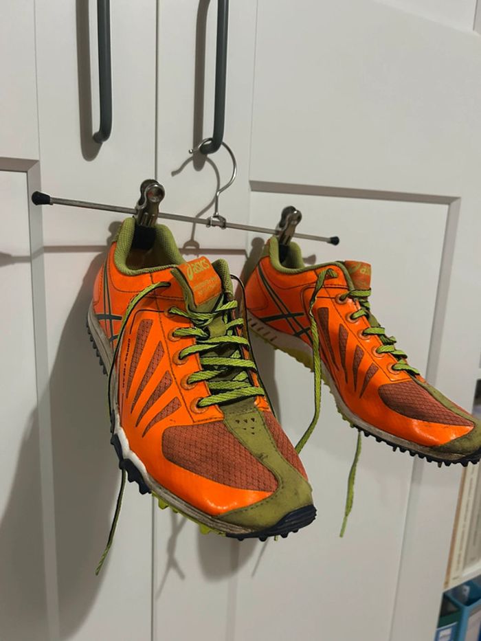 604 – Pointes d’athlétisme Asics oranges et vert-citron - photo numéro 2