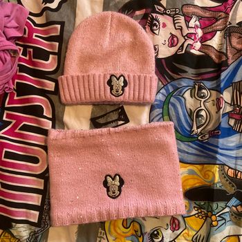 Ensemble, bonnet, plus cache cou