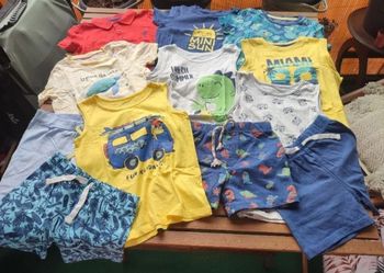 Lot de vêtements garçon, in extenso in extenso
