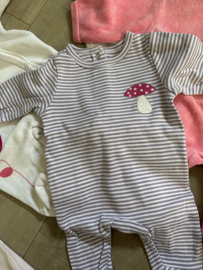 Lots 5 pyjamas 1 mois - photo numéro 6