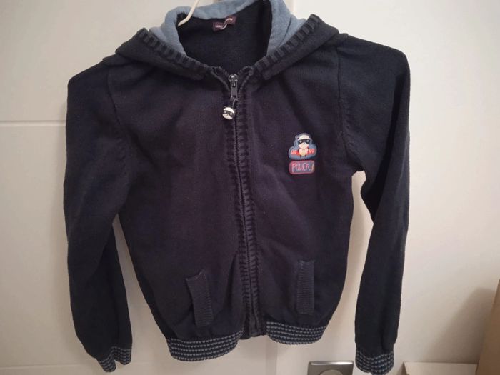 Gilet zippé à capuche 9 ans