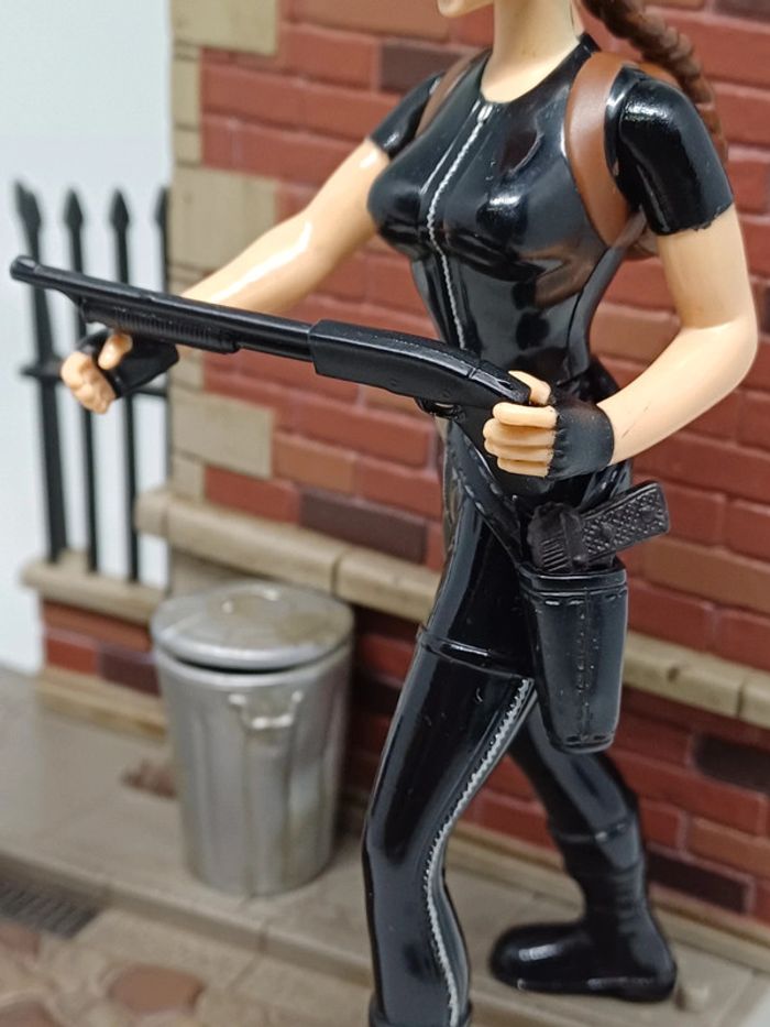 Rare Figurine Tomb Raider Lara Croft + Doberman + Diorama Moto Playmates 1999 - photo numéro 11