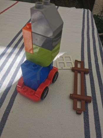 Lot de grosses briques Lego avec 4 roues