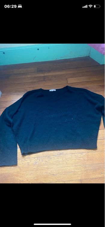 Pull noir décolleté en V