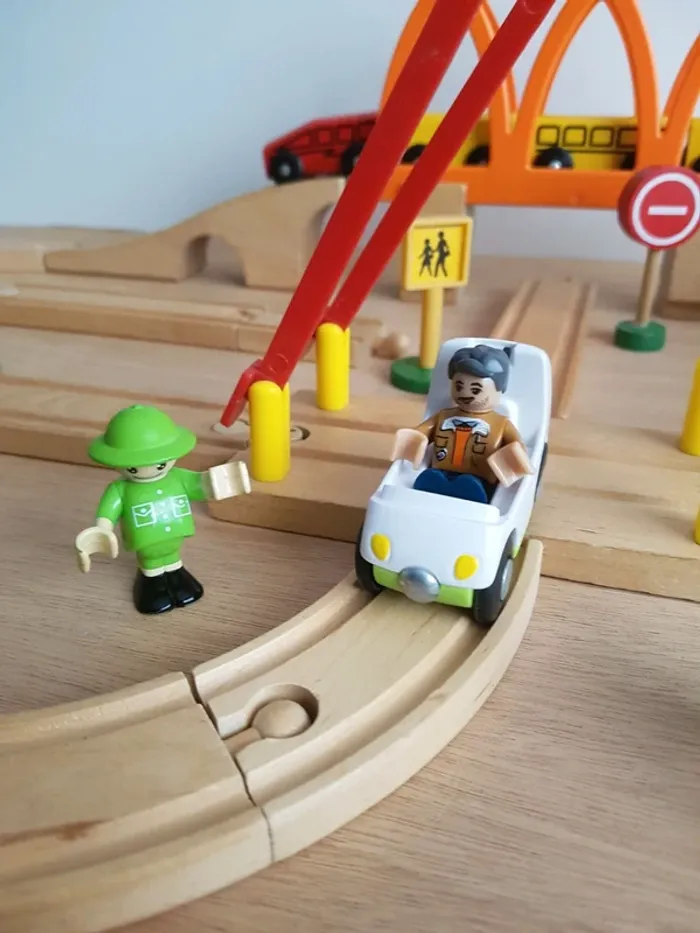 Train en bois Brio, pont orange ikea et rails - photo numéro 6