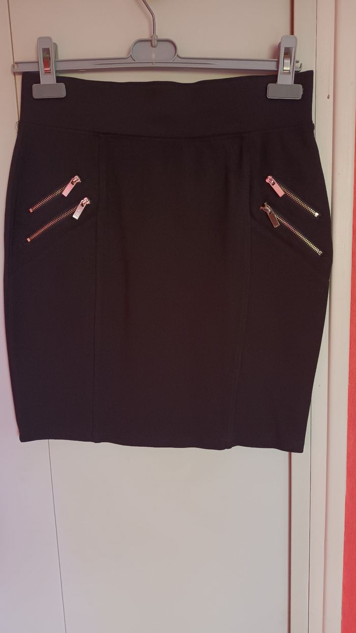 Jupe courte moulante tissu épais