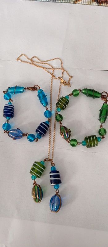 Ensemble de bijoux en perles de verre