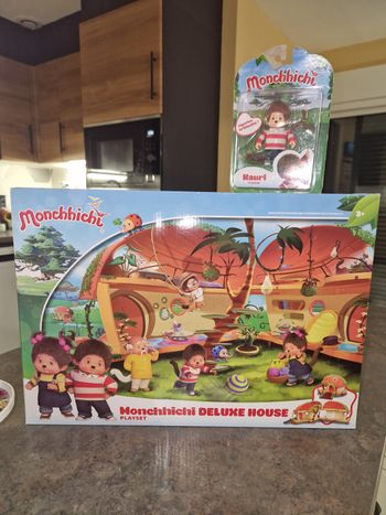 Maison et figurine monchhichi