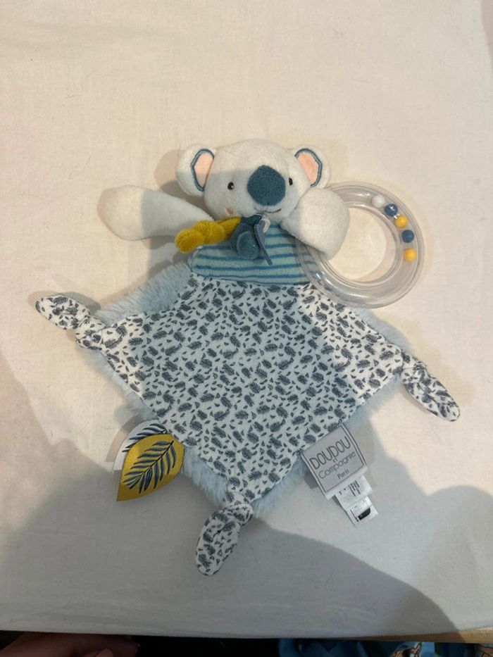 Doudou avec hochet