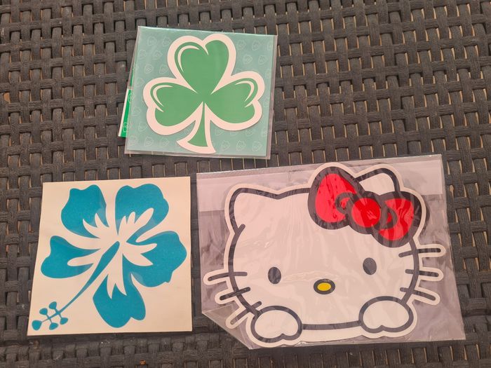 Lot 3 stickers. Hello kitty. Irish. Fleurs