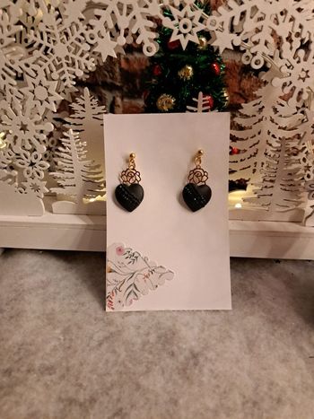 Boucles d'oreilles pendante cœur noir doré