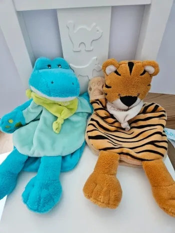 2 marionnettes peluche