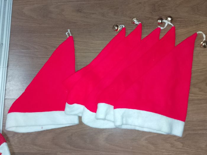 6 Bonnets de Noël identique avec cloches - photo numéro 10