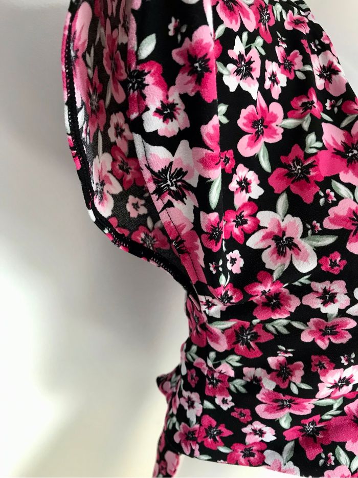Croptop XS 34 Divided H&M imprimé fleuri à nouer dos semi dos nu manches courtes chauve souris - photo numéro 5