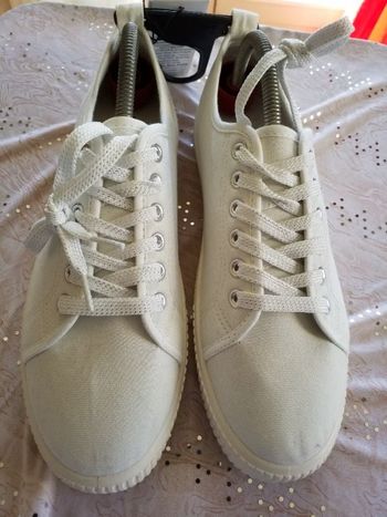 Tennis blanc lacets argenté neuf pointure 40