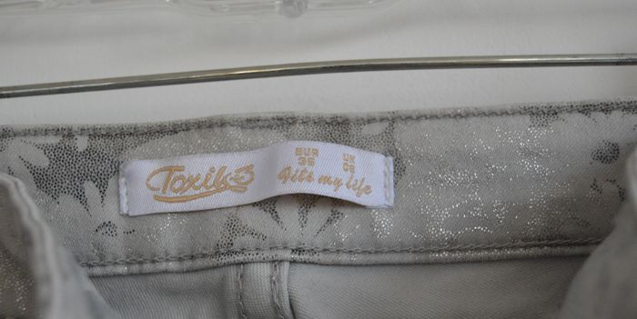 Pantalon slim gris fleuri Toxik3 taille 36 – motif floral argenté - photo numéro 2