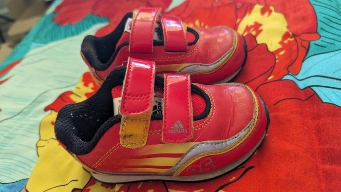 Baskets Adidas Disney Cars pointure 22