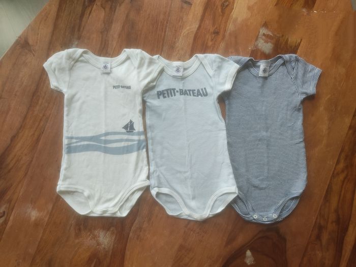 Lot bodies petit bateau 12mois