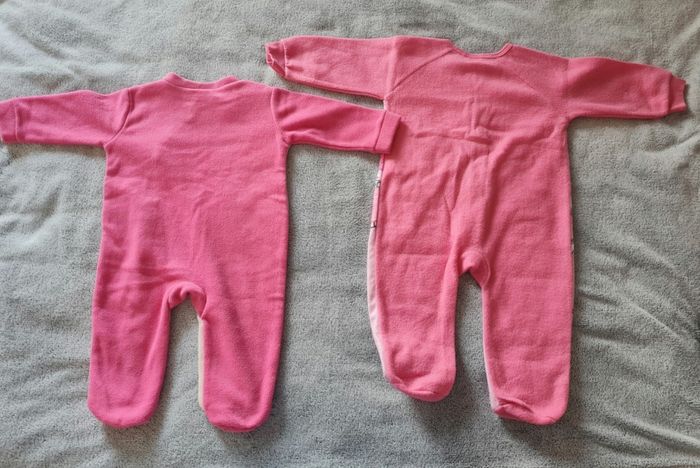 Lot de 2 grenouillères fille 12 mois Hello Kitty - photo numéro 2