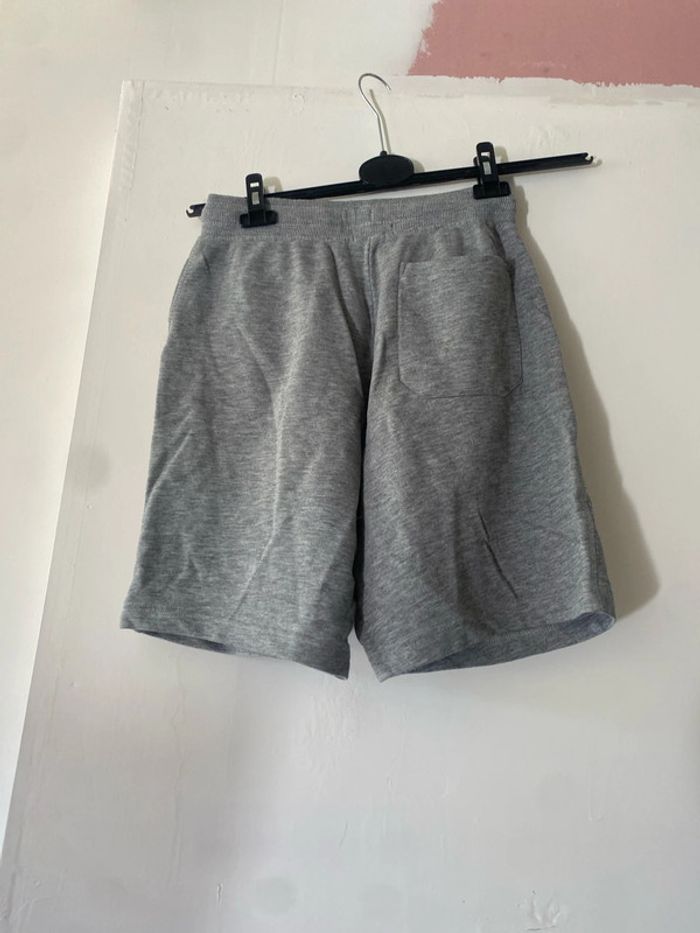 Short gris - photo numéro 2