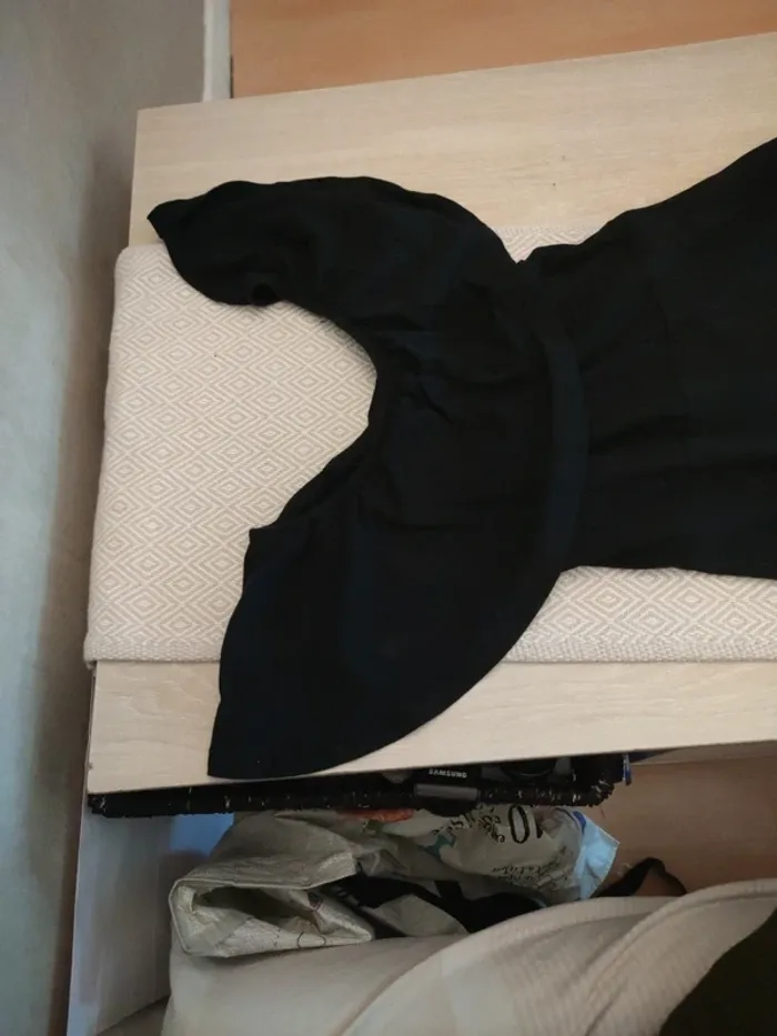 Robe épaule dénudée patineuse noir Jennyfer - photo numéro 2