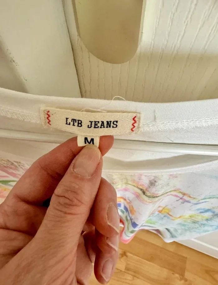 T.shirt long LBT jean blanc et multicolore brillant neuf taille M - photo numéro 3