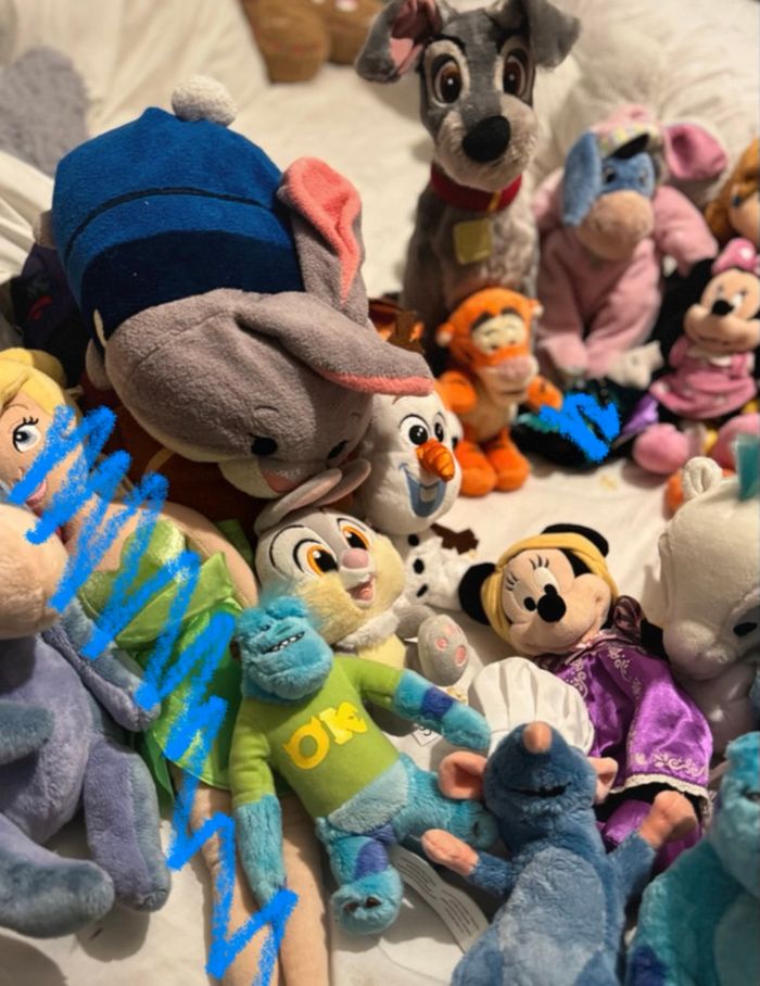 Lot peluches + figurines Disney réservé - photo numéro 7