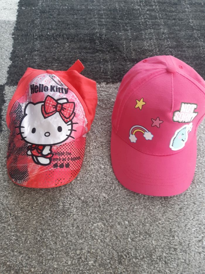Lot de 2 casquette rouge et rose