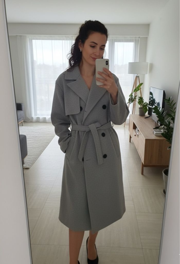 Manteau long gris ceinturé