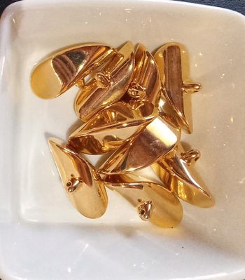 Boutons dorés