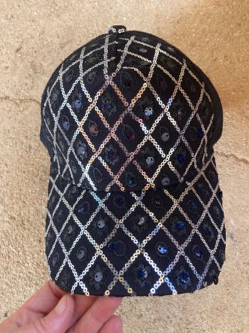 Casquette à sequins
