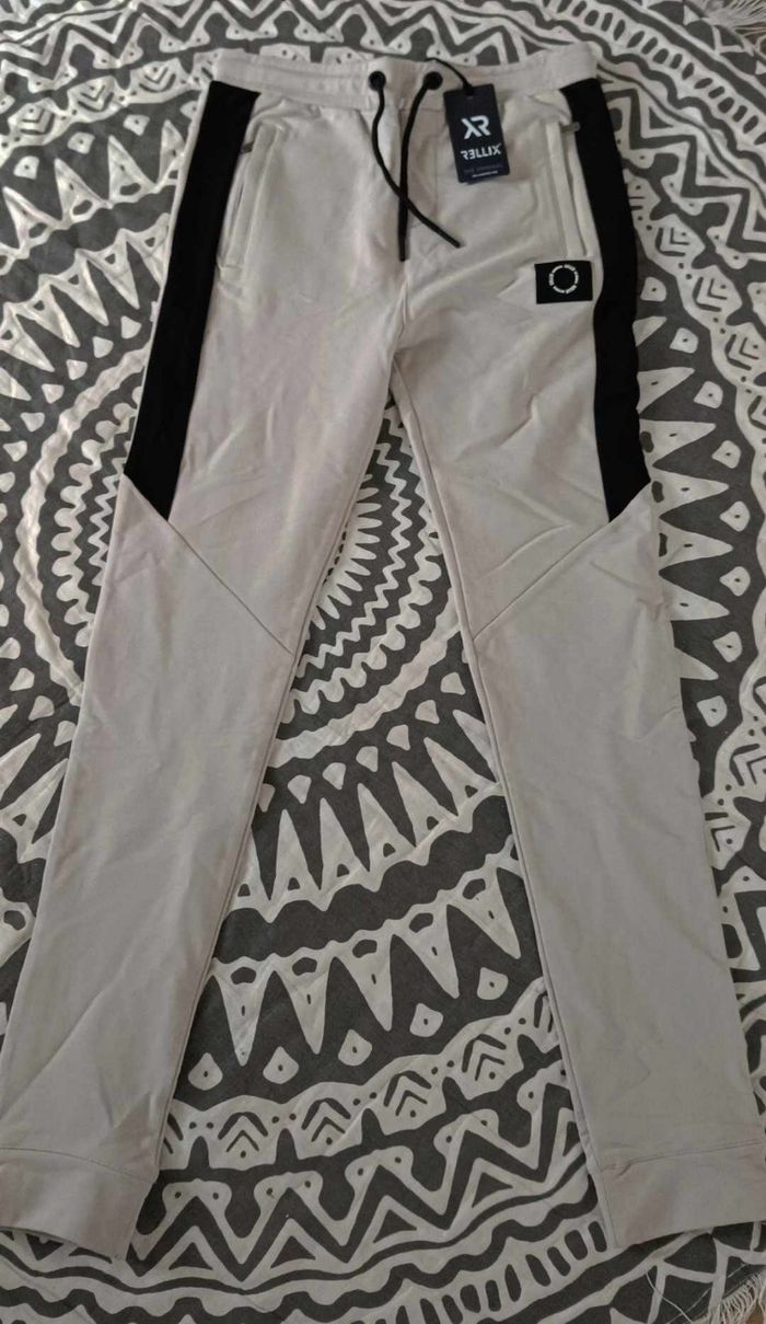 Training rellix taille 188( 17 ans ) et plus