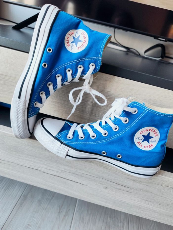 Converse bleu électrique