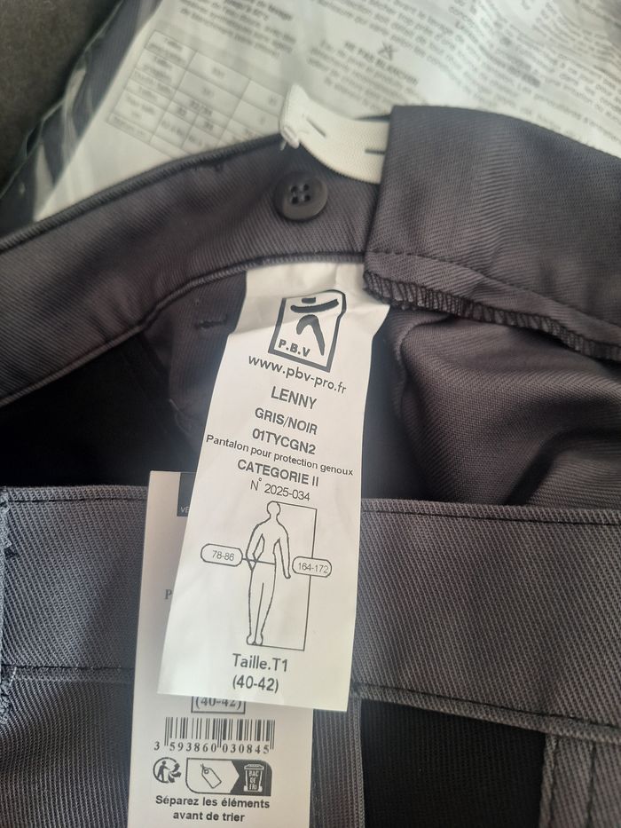 Lot de 3 pantalons de travail neufs avec étiquettes - photo numéro 4