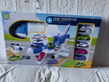 avion transporteur + 5 voitures