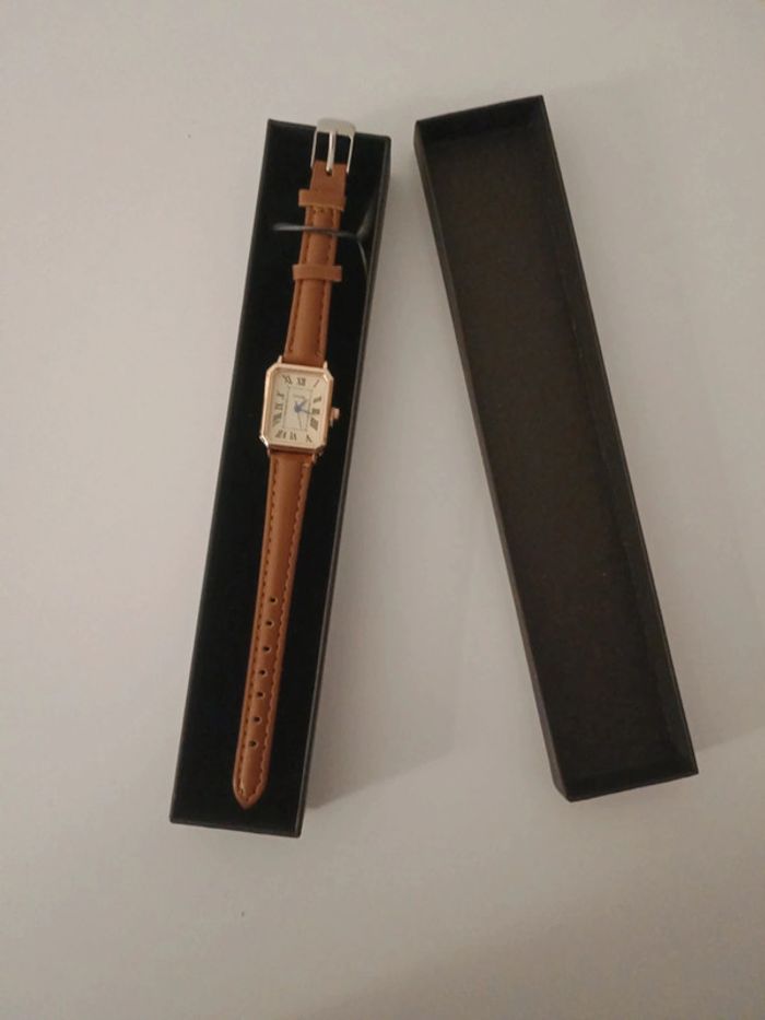 Montre femme - photo numéro 2