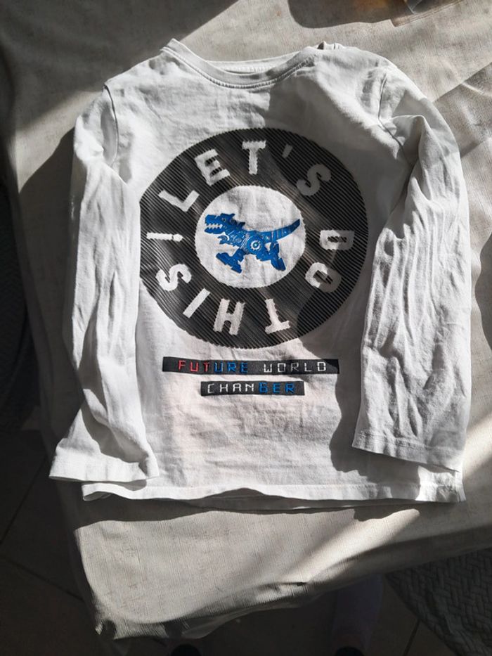 T-shirt dinosaure
