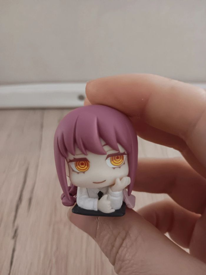 Petite figurine chainsawman makina