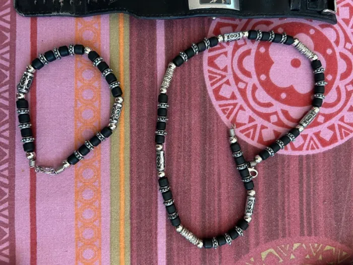 Lot de bijoux divers et sa vanity offerte - photo numéro 4