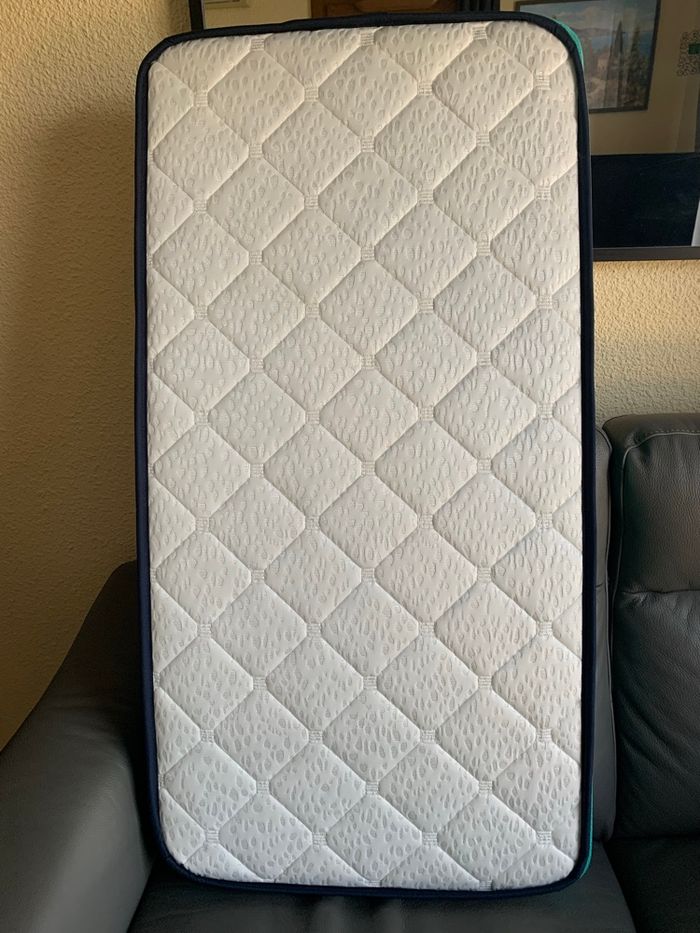 Lit parapluie + 2 matelas neufs. - photo numéro 7