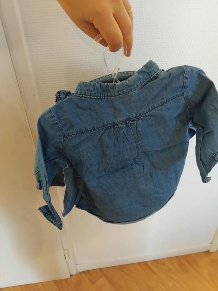 Lot chemises en jeans fille 6mois - photo numéro 4