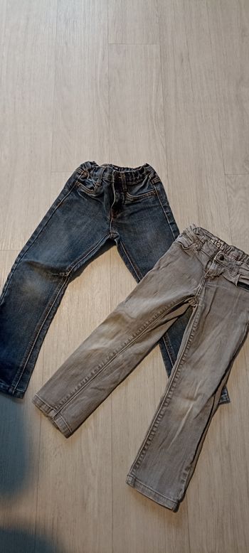 Lot 2 jeans taille 5 ans