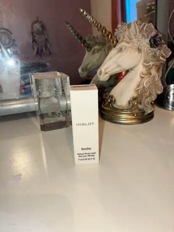 Duraline, 9 ml, Inglot, neuf avec étiquette sous blister.