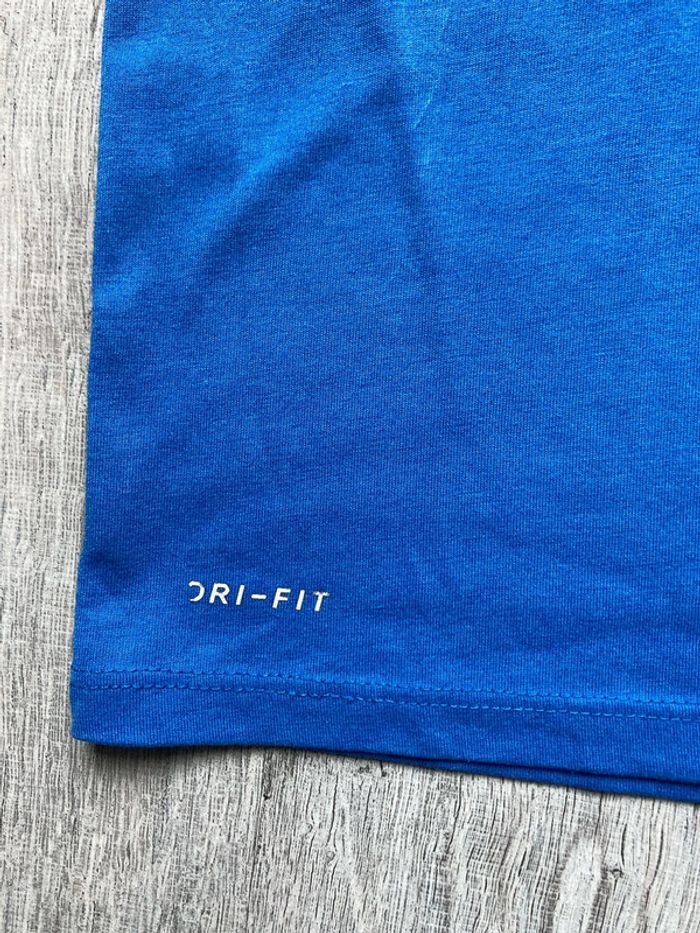 Lot 2 tee-shirts Nike dry fit 8-9 ans - photo numéro 4