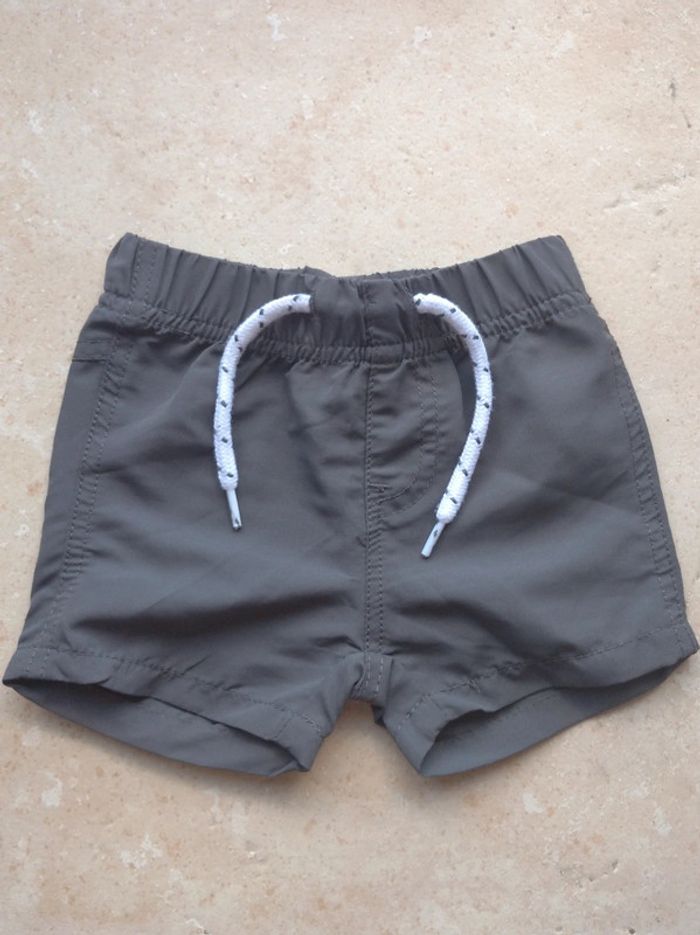 Short neuf sans étiquette Garçon 6/9 mois Zeeman