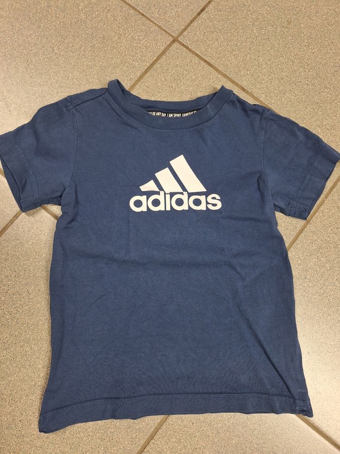 Tee-shirt et pull 6 ans - photo numéro 2