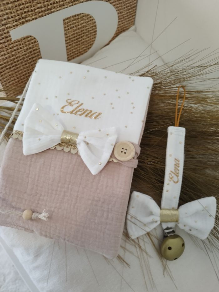 Protège carnet de santé+ attache tétine personnalisée 37€