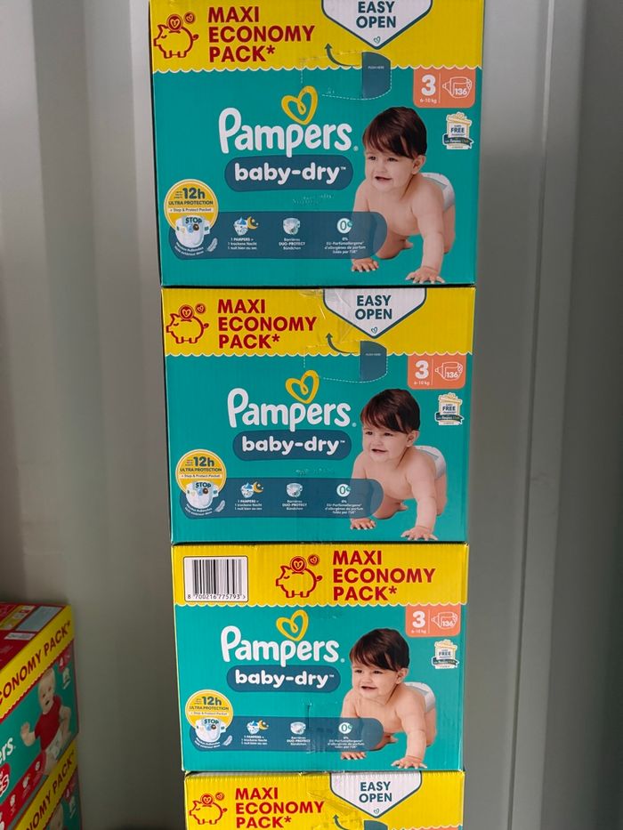 3 cartons de couches Pampers taille 3