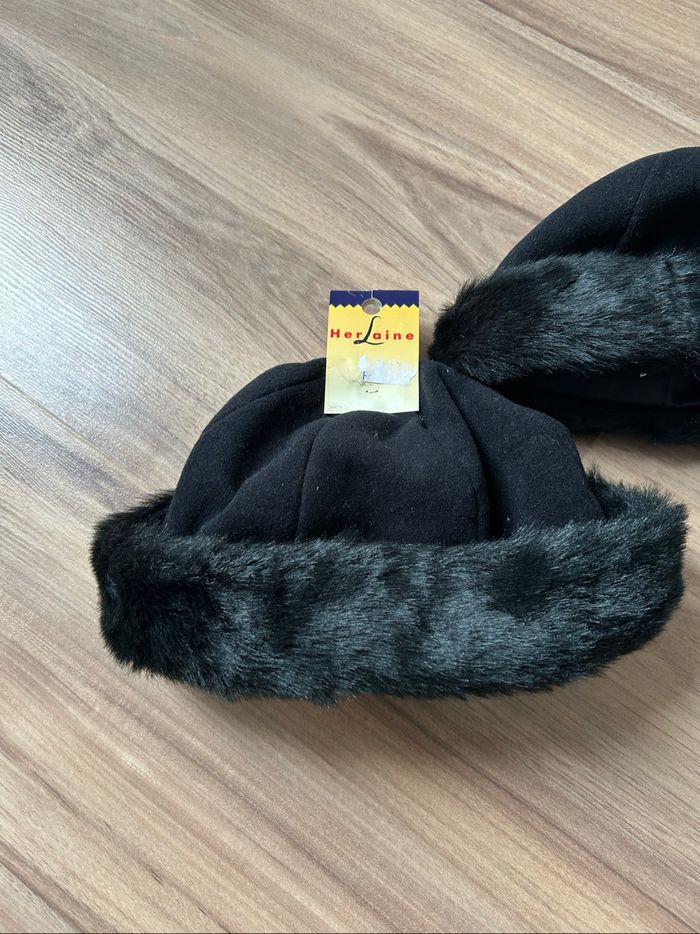 Lot de 2 bonnets noir avec fourrure Neufs HerLaine Taille 56 - photo numéro 2